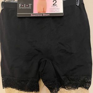 F.I.T (Figure Improving Technology) seamless shorts